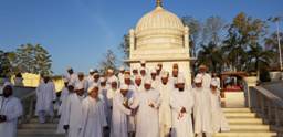 Aqaa Maulaa near the Rawzah Mubaarakah of Saiyedi wa Maulaai Fakhruddin Shaheed saheb (ra) - Galiyakot